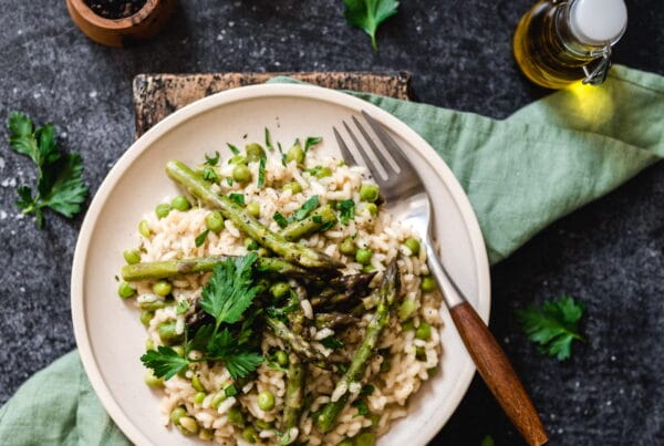 Risotto met asperges en zwarte knoflook