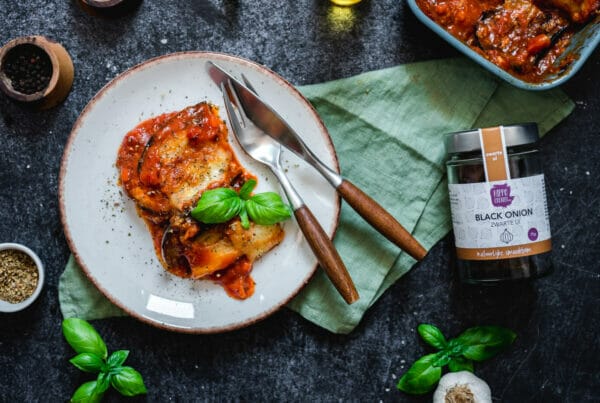 Parmigiana di melanzana met zwarte ui